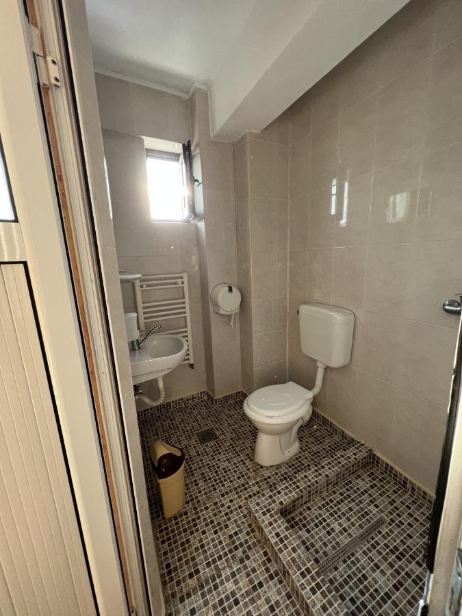 Hotel Monte Carlo Питещ Екстериор снимка