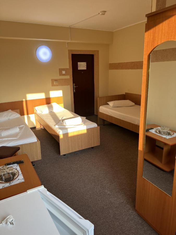 Hotel Monte Carlo Питещ Екстериор снимка