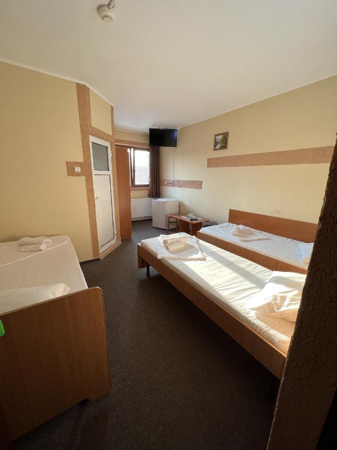 Hotel Monte Carlo Питещ Екстериор снимка