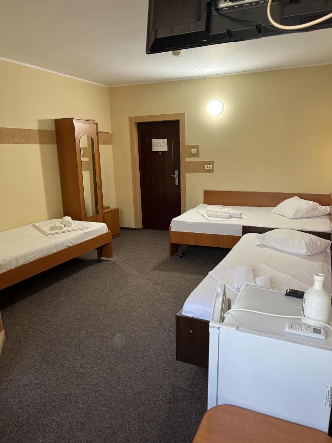 Hotel Monte Carlo Питещ Екстериор снимка